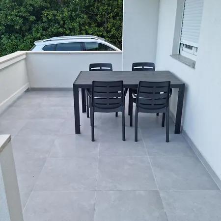 Ivaana Apartment Banjol Exterior photo