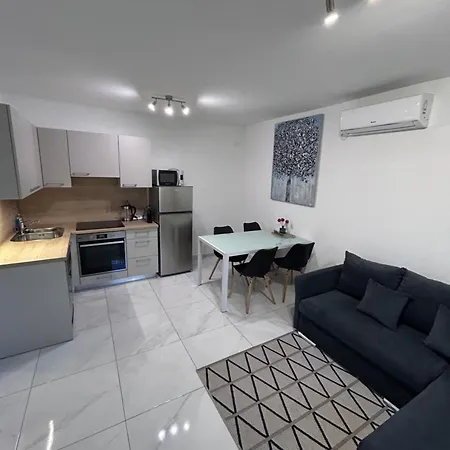 Ivaana Apartment Banjol Exterior photo