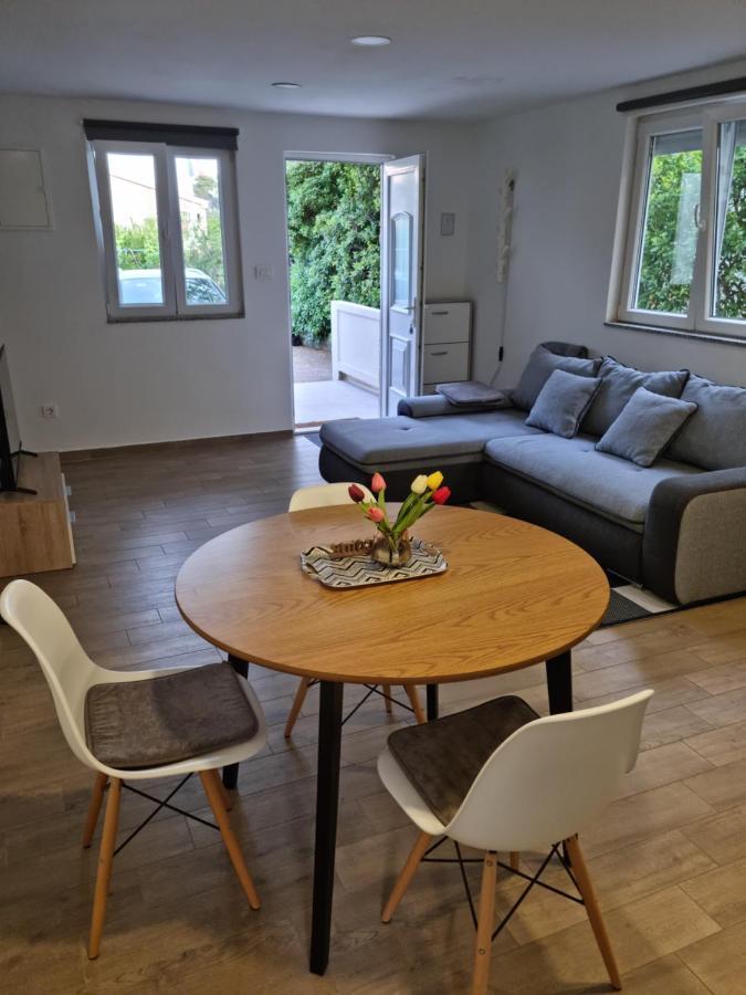 Ivaana Appartement Banjol